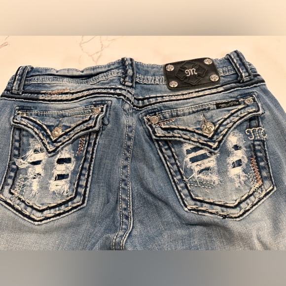 🌸Miss Me distressed pocket capri jeans size 31🌸 - Picture 2 of 10